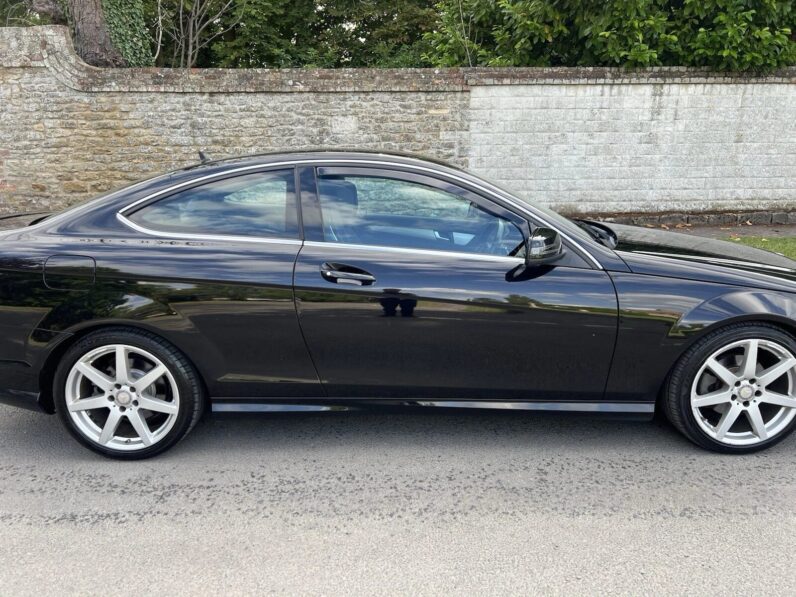 
								Mercedes C220 Amg Sport Edition full									