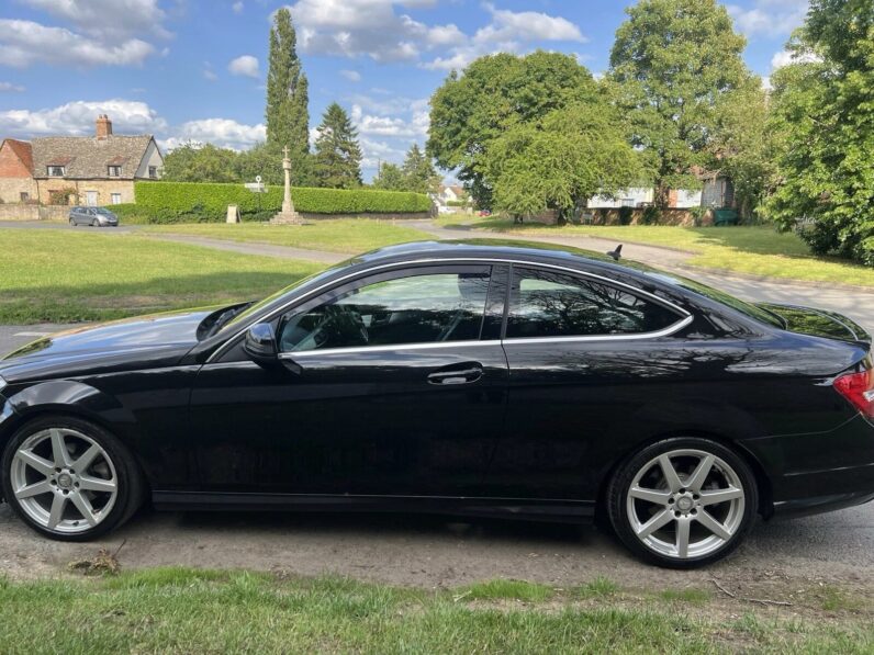 
								Mercedes C220 Amg Sport Edition full									