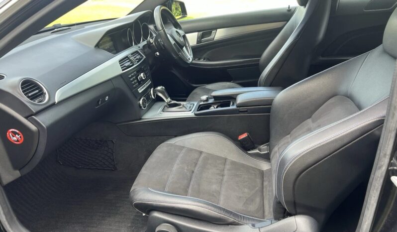 
								Mercedes C220 Amg Sport Edition full									