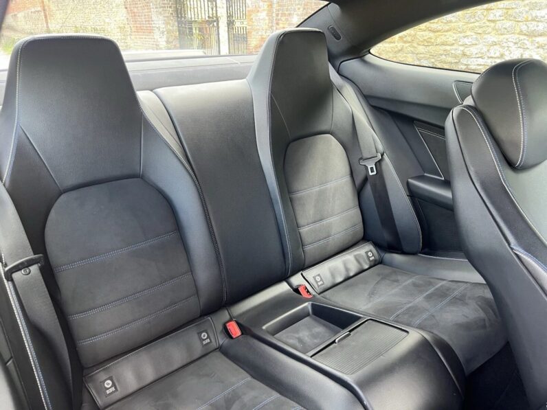 
								Mercedes C220 Amg Sport Edition full									