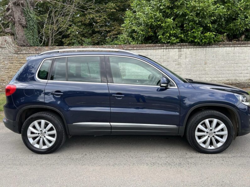 
								Volkswagen Tiguan 2.0 DSG full									