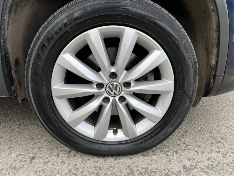 
								Volkswagen Tiguan 2.0 DSG full									