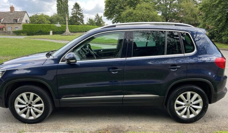 
								Volkswagen Tiguan 2.0 DSG full									