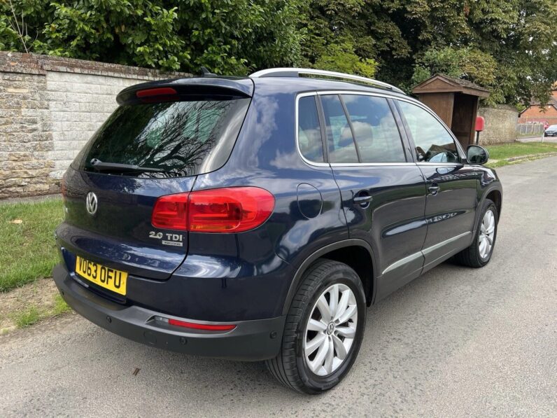 
								Volkswagen Tiguan 2.0 DSG full									