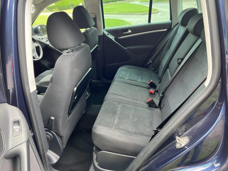 
								Volkswagen Tiguan 2.0 DSG full									