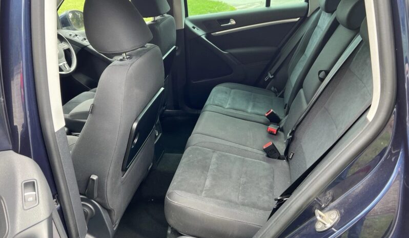 
								Volkswagen Tiguan 2.0 DSG full									