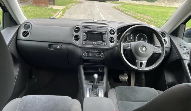 
								Volkswagen Tiguan 2.0 DSG full									