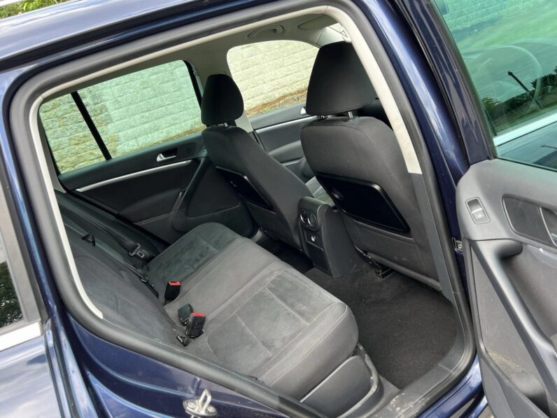 
								Volkswagen Tiguan 2.0 DSG full									