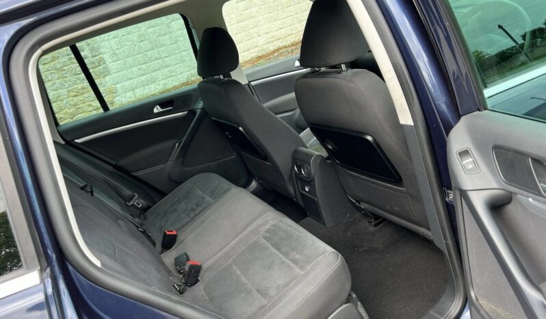 
								Volkswagen Tiguan 2.0 DSG full									